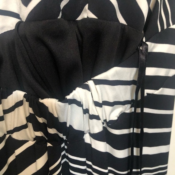Jessica Simpson large black white striped maxi dress halter style  NWT - Picture 11 of 15